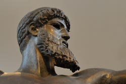 Bronzestatue des Zeus oder Poseidon