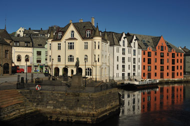 Der Platz vor dem Jugendstilsenteret