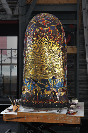 berdimensionaler Mosaik-Daumen des Knstlers Frank Juls