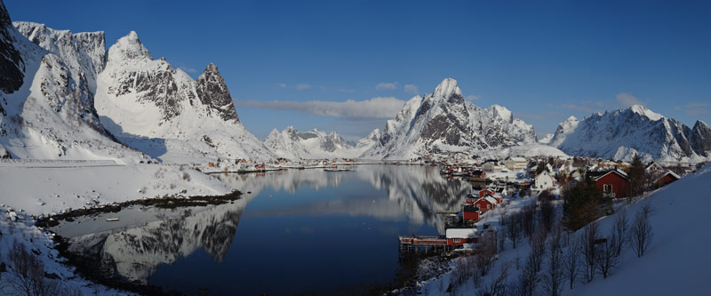 Reine mit Blick auf den Rostadtindan